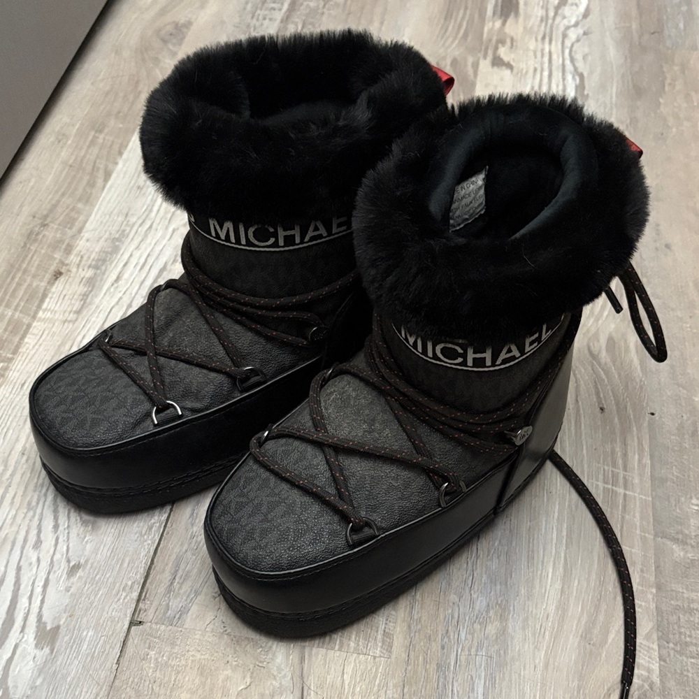 Michael Kors Black Fur-Trimmed Winter Boots